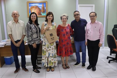 Fátima Vieira, no centro, com equipe de gestão da Ufal