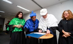 Outorga de título ao professor Zezito Araújo