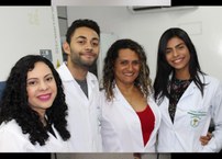 Aline de Queiroz e equipe de orientadores e pesquisadores da Ufal