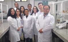 Aline de Queiroz e equipe de orientadores e pesquisadores da Ufal