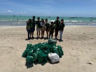 Sinpete participa de ação de limpeza na orla de Maceió