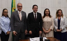 Lívia Leite, reitor José Daniel Diniz, presidente da Andifes, deputado Hugo Motta, presidente da Câmara, reitora Terezinha Domiciano, e reitora Sandra Goulart Almeida, vice-presidente da andifes