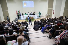 Cerimônia no auditório da Reitoria com a presença de reitores honorários, comunidade acadêmica, representantes da sociedade civil, amigos e familiares