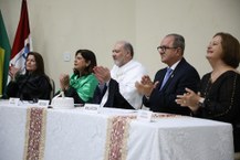 Mesa de honra presidida pelo reitor Josealdo Tonholo