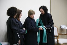 Cerimônia segue no ritual acadêmico