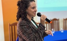 A egressa da Ufal, Nicoli Albuquerque, ministrou uma capacitação para proessores. Foto: Semarh - AL