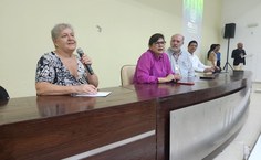 Professora Cláudia Milito, presidente da Comissão de Sistematização