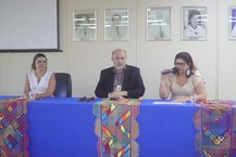 Professora Juliene Barros, reitor Josealdo Tonholo e vice-reitora Eliane Cavalcanti