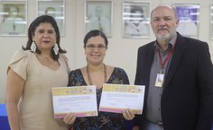 Professora Fernanda Cristina Maranhão recebeu certificação por seus dois projetos com cogumelos