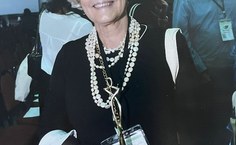 Professora Marília Goulart é homenageada com prêmio concedido pela SBQ