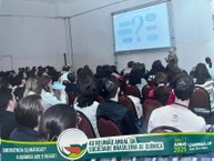 Professora Marília Goulart é homenageada com prêmio concedido pela SBQ