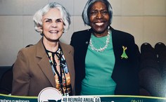 Professora Marília Goulart é homenageada com prêmio concedido pela SBQ