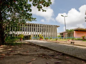 A Biblioteca Central, no Campus A. C. Simões, funcionará de 8h às 16h A Biblioteca Central, no Campus A. C. Simões, funcionará de 8h às 16h