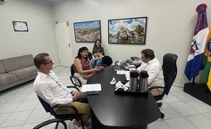 Gestores da Ufal e o prefeito de Arapiraca durante a formalização da doação do terreno