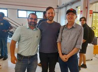 Guilherme Lichand (ao centro) e o Niraldo de Farias (à direita)