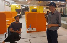 Professor Guilherme Lichand (à esquerda) e assessor internacional José Niraldo (à direita) durante palestra na Ufal