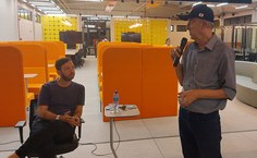 Professor Guilherme Lichand (à esquerda) e assessor internacional José Niraldo (à direita) durante palestra na Ufal