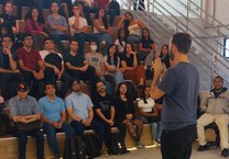 Professor Guilherme Lichand ministra palestra sobre Stanford para alunos da Ufal