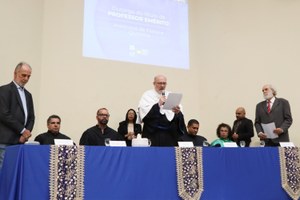 Ufal outorga mais dois títulos de professor emérito para docentes do IF e IQB