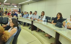 Entre os presentes que foram assistir à defesa do memorial de Rosaline, professor Fábio Guedes, presidente da Fapeal, e a psicóloga Janaína Diniz