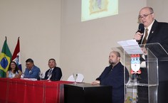 Reitor Josealdo Tonholo fez o discurso em homenagem a Eraldo Ferraz