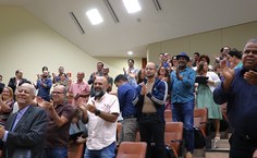 Amigos e familiares prestigiaram a cerimônia realizada no auditório da Reitoria