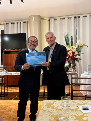 Título recebido pelo professor Sérgio reconhece personalidades que se destacam pela contribuição à vida cultural, educacional e social de Penedo