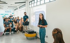 Apresentação da psicóloga do Academy, Dyanne Carneiro, durante o EdgeX 2025, evento anual do Edge voltado aos parceiros do Programa