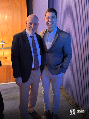 Professor André Carneiro com o presidente da Laliga. Foto: Arquivo pessoal
