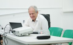 Cícero Péricles durante defesa da tese no auditório do Igdema
