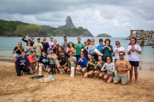 Professor da Ufal capacita mergulhadores em Noronha para manejo com peixe-leão