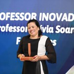 Técnica da Ufal recebe prêmio nacional na área da Educação