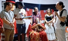 Benção da Mãe Jacira de Iemanjá do Terreiro São Sebastião para a equipe produtora do filme (Foto: LACC/Ufal)