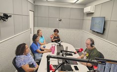 Equipe da UE Penedo divulgam iniciativas em programa de rádio