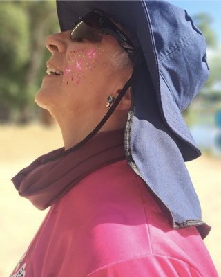 Rita Namé, professora titular aposentada da Ufal e praticante de canoagem rosa