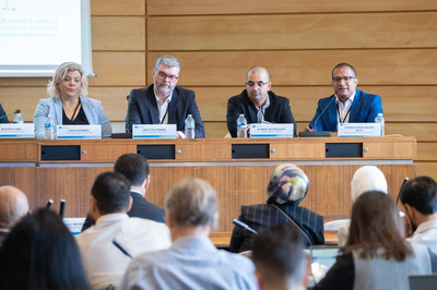 Da esquerda para a direita: Päivi Leppänen, Antti Peltoniemi, Ig Ibert Bittencourt e Thomaz Edson Veloso Silva durante painel da Semana da Aprendizagem Digital 2026. Foto: Divulgação/IA.Edu
