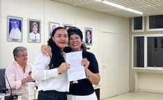 Vice-reitora Eliane Cavalcanti com a docente empossada, Lindinalva dos Santos