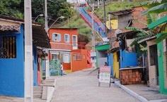 Comunidade Grota Poço Azul, foco do trabalho da arquiteta, localizada na parte alta da cidade
