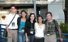 Participantes do 2° Congresso Brasileiro de Herpetologia (Belo Horizonte, 2005). Da esquerda para a direita: George Sena, Jordana Rangely, Ingrid Tiburcio, Katyuscia Araujo Vieira e Gabriel Skuk. (Foto: acervo pessoal/reprodução)