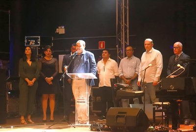 Marcos Moreira, coordenador-geral do Festival, junto com a gestão da Ufal, da Prefeitura de Penedo e da Secult, na noite da abertura / Fotos: Roberta Brito e Deywisson Duarte