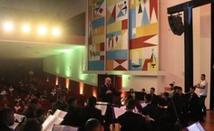 Apresentação da Orquestra Monte Pio dos Artistas, sob regência do maestro Júlio Catarina