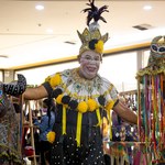 Folião espalha alegria mesmo sem carnaval, adiado mais uma vez pela pandemia