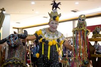 Folião espalha alegria mesmo sem carnaval, adiado mais uma vez pela pandemia