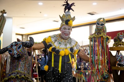 Eraldo Ferraz, um folião-raiz, se fantasiou e marcou presença na exposição do MTB no Maceió Shopping para espalhar alegria e mostrar seu amor pelo carnaval