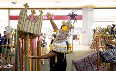 Eraldo Ferraz faz caras e bocas para relembrar os bons anos de carnaval