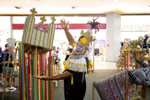 Eraldo Ferraz faz caras e bocas para relembrar os bons anos de carnaval