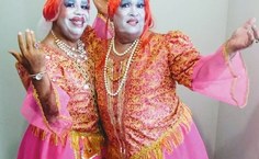 Irreverência nas fantasias com seu amigo inseparável, o saudoso Gil Lopes -  foto de arquivo