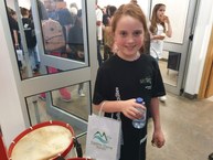 Matilde Maria, 10 anos, participou da oficina de percussão ministrada pelo professor Jair Mendes