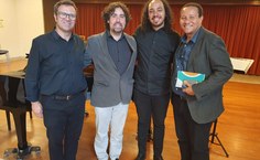 Músicos do Iberian Ensemble, Alexandre Andrade, Ivan Oliveira e David Cruz, com o professor Marcos Moreira