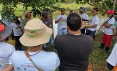 Professor Elton Lima explicando técnicas para peixamento de açudes (Foto: arquivo pessoal)